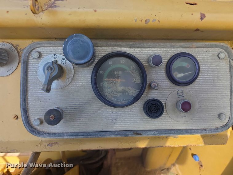 image for item EK5442 1983 Caterpillar 631D water wagon