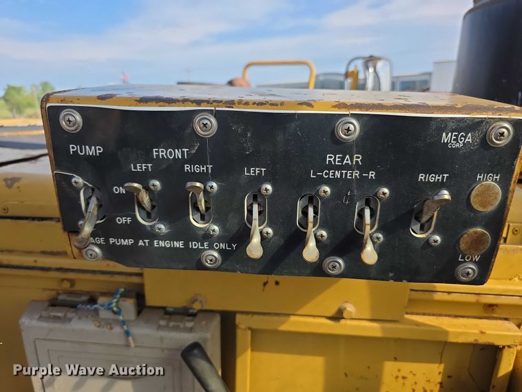 image for item EK5442 1983 Caterpillar 631D water wagon