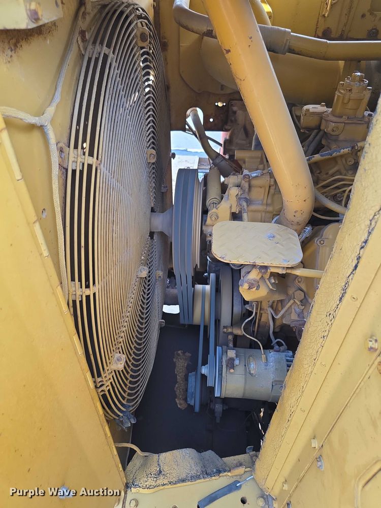 image for item EK5442 1983 Caterpillar 631D water wagon