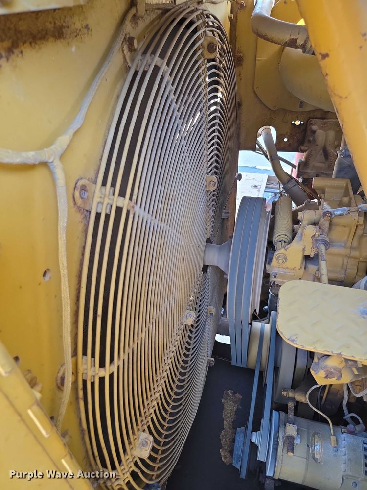 image for item EK5442 1983 Caterpillar 631D water wagon