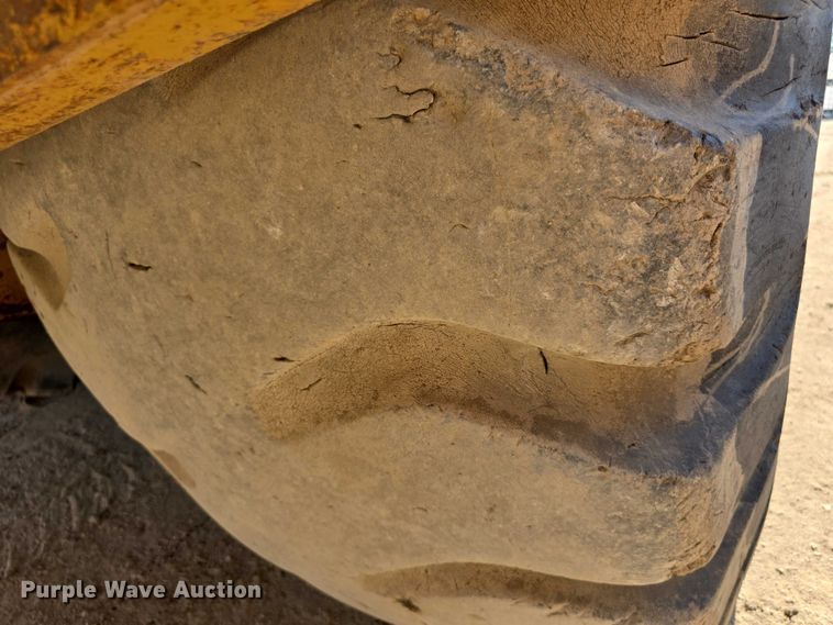 image for item EK5442 1983 Caterpillar 631D water wagon