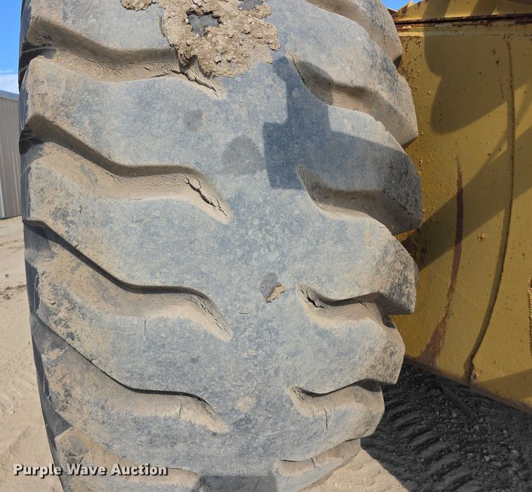 image for item EK5442 1983 Caterpillar 631D water wagon