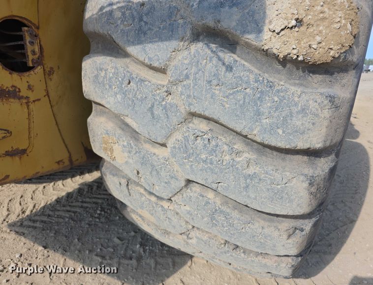 image for item EK5442 1983 Caterpillar 631D water wagon