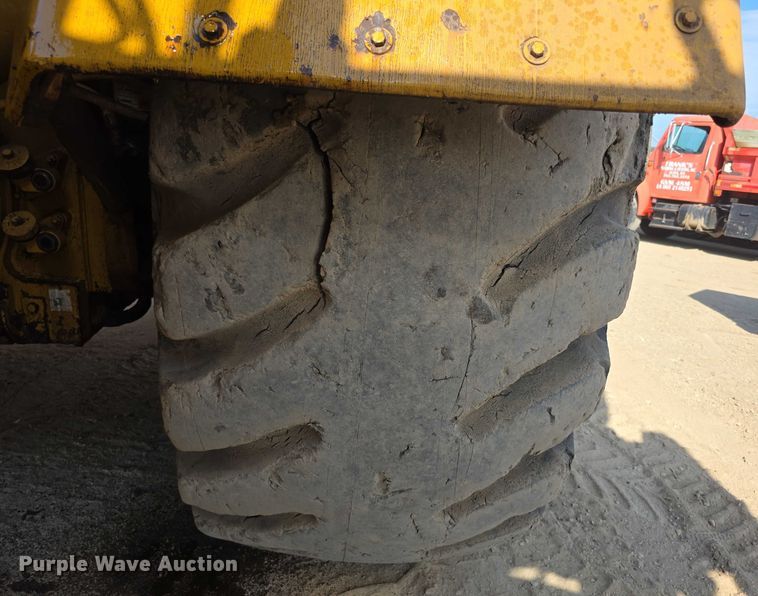 image for item EK5442 1983 Caterpillar 631D water wagon