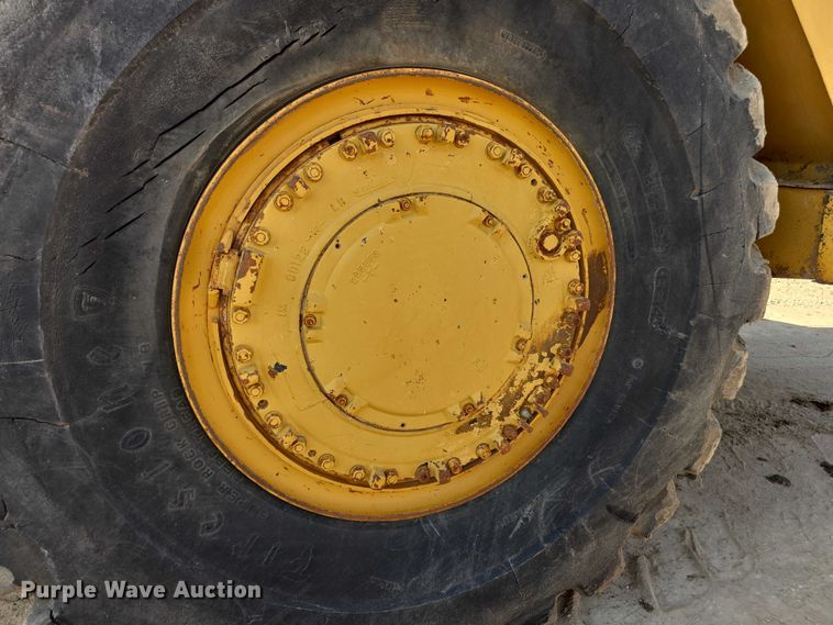 image for item EK5442 1983 Caterpillar 631D water wagon