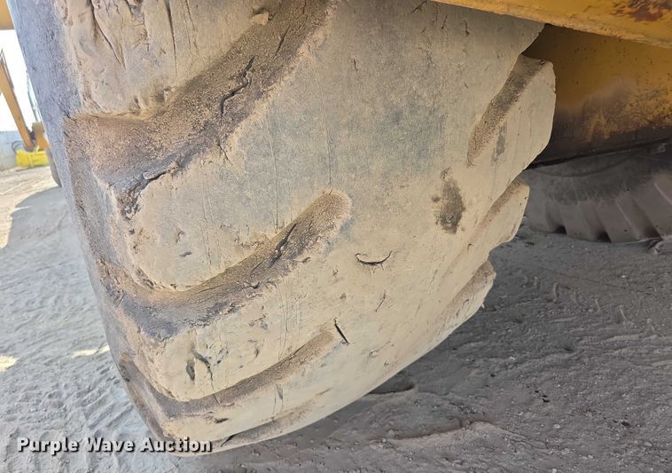 image for item EK5442 1983 Caterpillar 631D water wagon