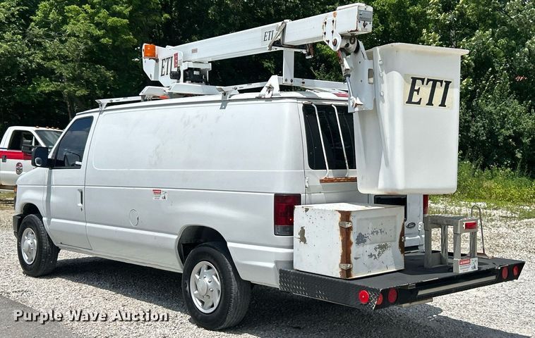 image for item EK8261 2009 Ford E350 Super Duty van with bucket lift
