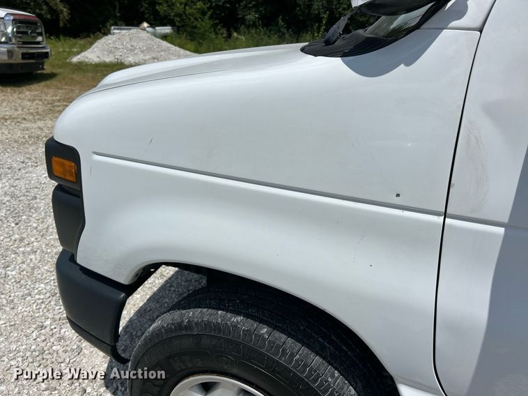 image for item EK8261 2009 Ford E350 Super Duty van with bucket lift