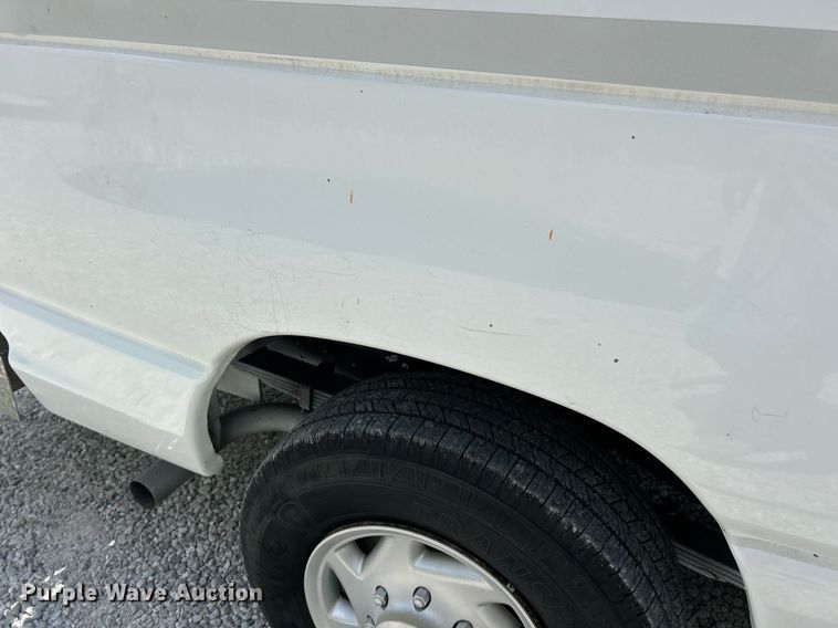 image for item EK8261 2009 Ford E350 Super Duty van with bucket lift