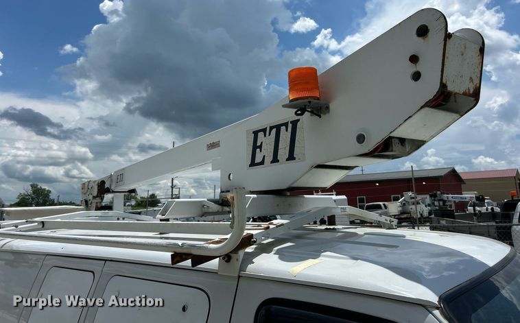 image for item EK8261 2009 Ford E350 Super Duty van with bucket lift