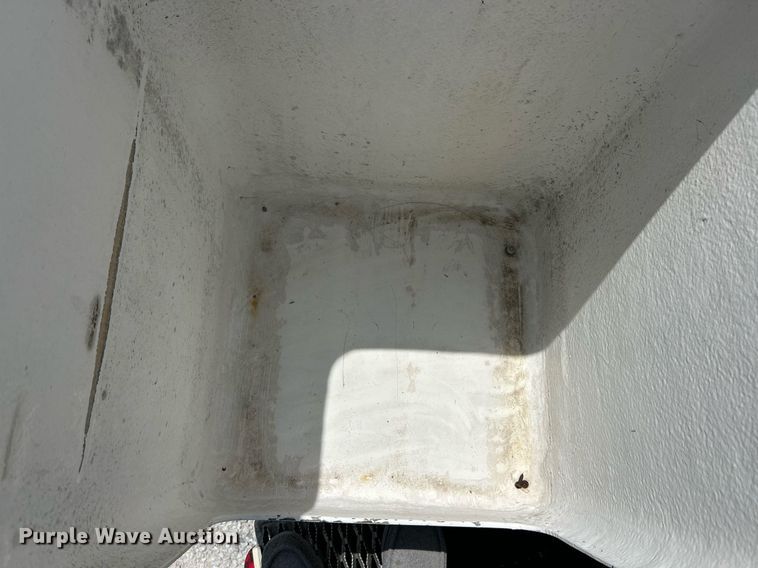 image for item EK8261 2009 Ford E350 Super Duty van with bucket lift