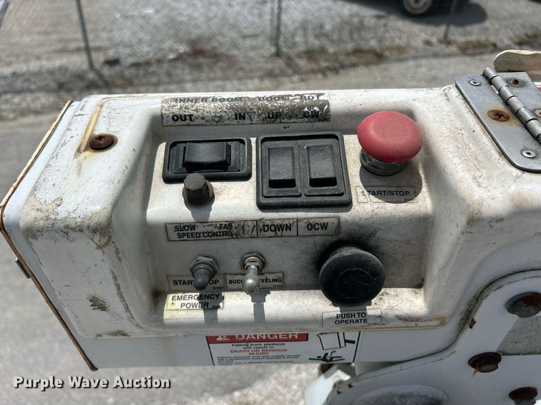 image for item EK8261 2009 Ford E350 Super Duty van with bucket lift