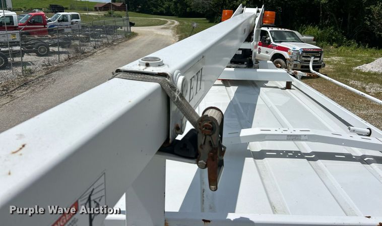 image for item EK8261 2009 Ford E350 Super Duty van with bucket lift