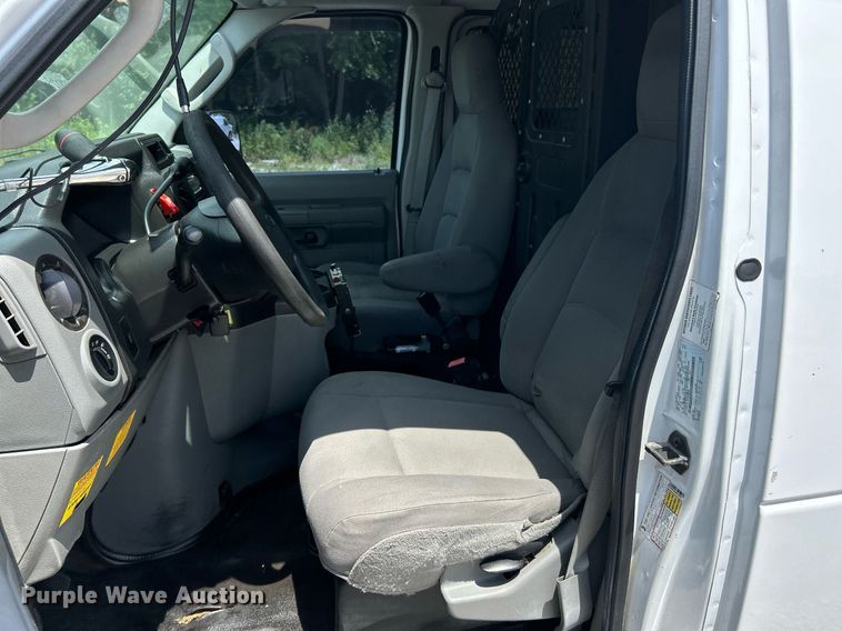 image for item EK8261 2009 Ford E350 Super Duty van with bucket lift