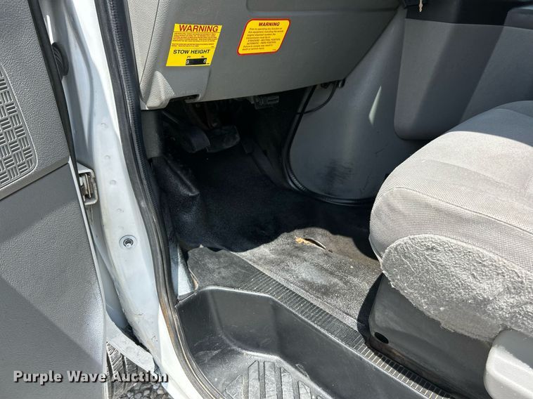 image for item EK8261 2009 Ford E350 Super Duty van with bucket lift