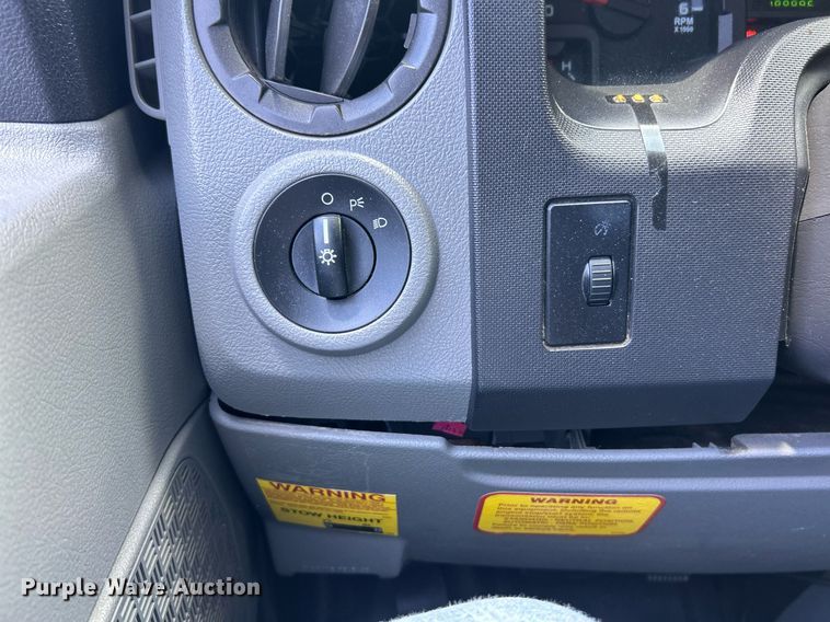 image for item EK8261 2009 Ford E350 Super Duty van with bucket lift