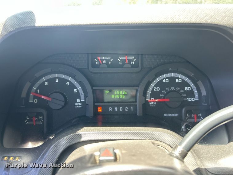 image for item EK8261 2009 Ford E350 Super Duty van with bucket lift