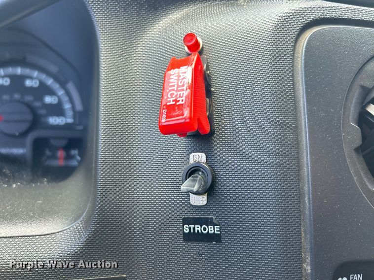 image for item EK8261 2009 Ford E350 Super Duty van with bucket lift