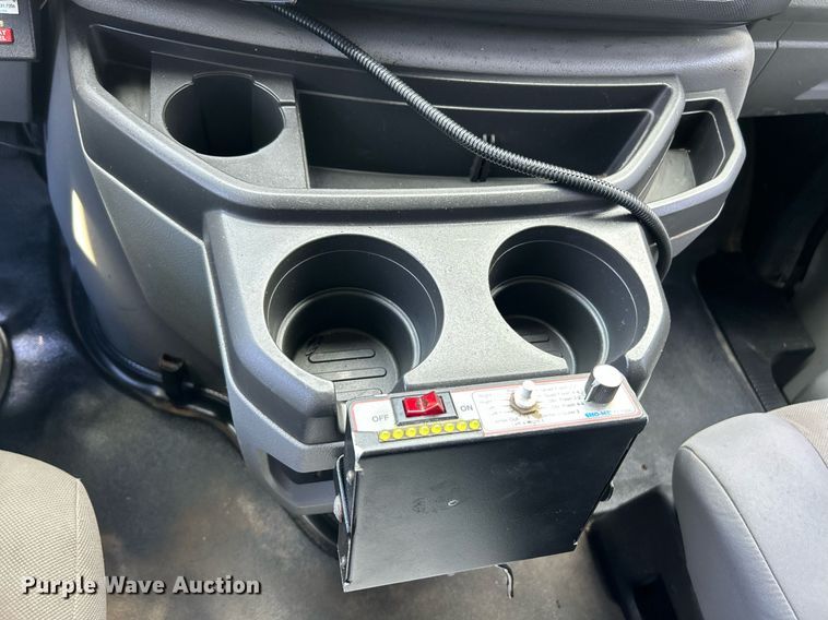 image for item EK8261 2009 Ford E350 Super Duty van with bucket lift