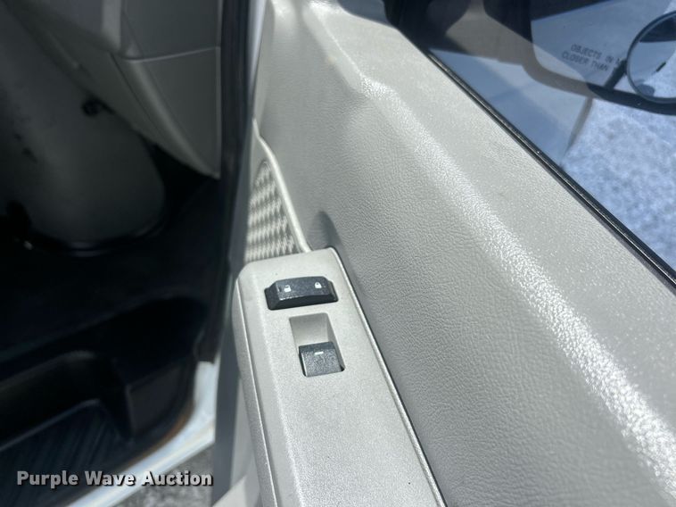 image for item EK8261 2009 Ford E350 Super Duty van with bucket lift