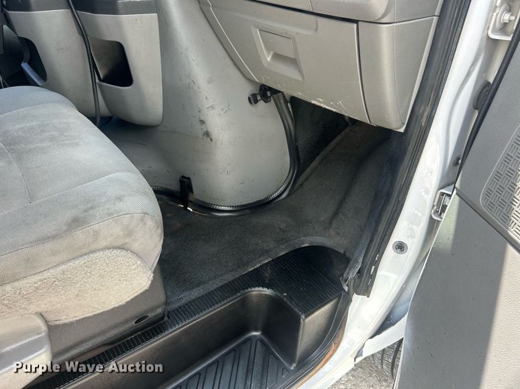 image for item EK8261 2009 Ford E350 Super Duty van with bucket lift
