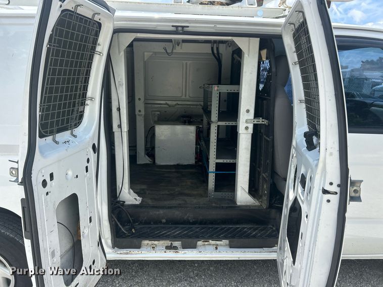 image for item EK8261 2009 Ford E350 Super Duty van with bucket lift