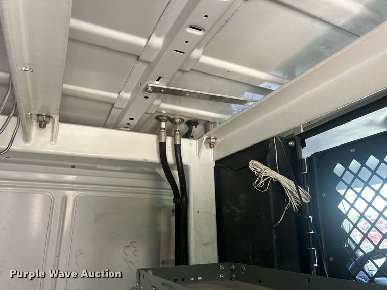 image for item EK8261 2009 Ford E350 Super Duty van with bucket lift