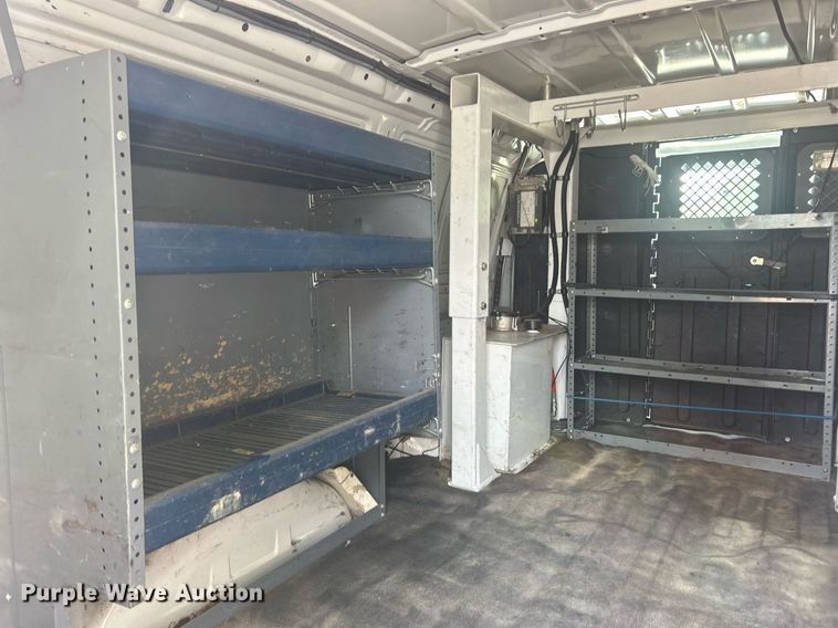 image for item EK8261 2009 Ford E350 Super Duty van with bucket lift