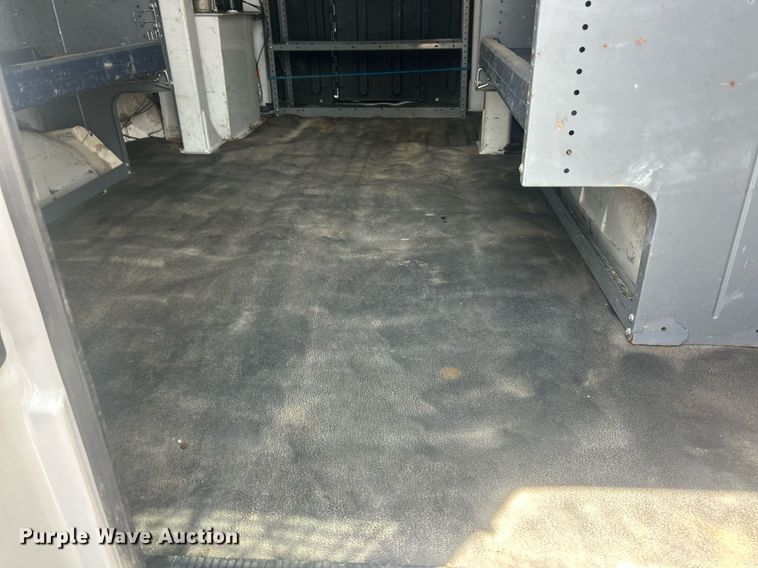 image for item EK8261 2009 Ford E350 Super Duty van with bucket lift