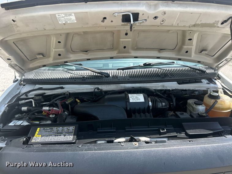 image for item EK8261 2009 Ford E350 Super Duty van with bucket lift