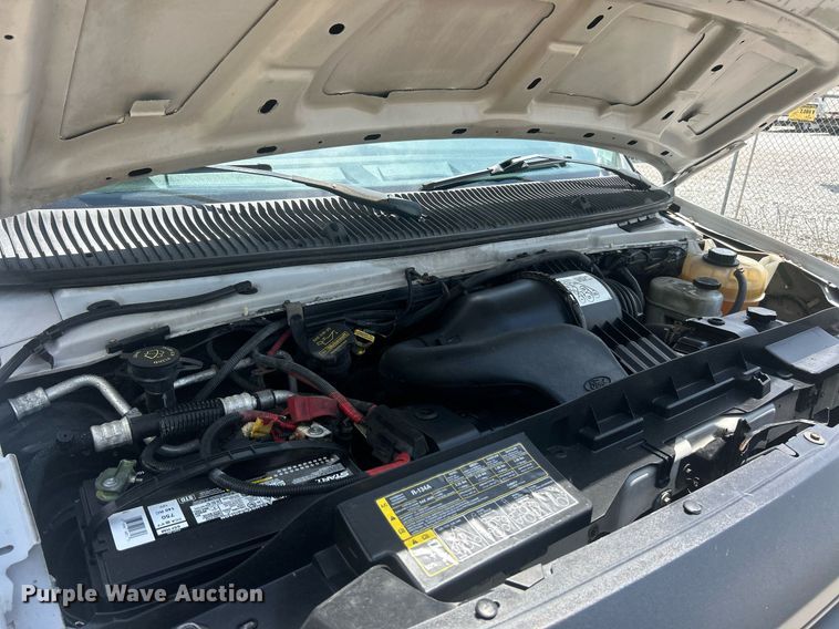 image for item EK8261 2009 Ford E350 Super Duty van with bucket lift