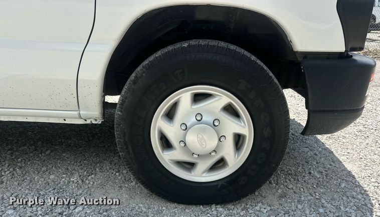 image for item EK8261 2009 Ford E350 Super Duty van with bucket lift