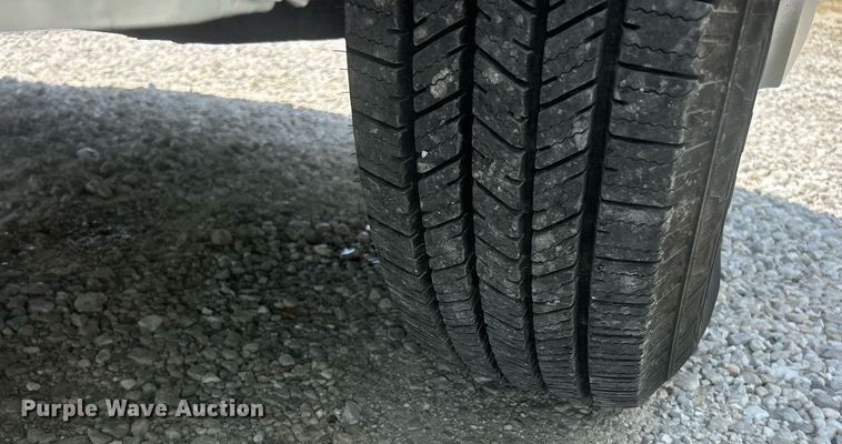 image for item EK8261 2009 Ford E350 Super Duty van with bucket lift