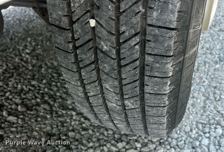 image for item EK8261 2009 Ford E350 Super Duty van with bucket lift