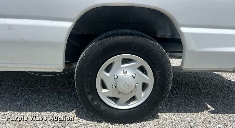 image for item EK8261 2009 Ford E350 Super Duty van with bucket lift