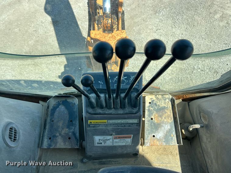 image for item EK8271 2005 Case 580 Super M Series 2 backhoe