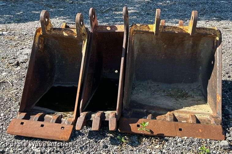image for item EK8276 (3) backhoe buckets