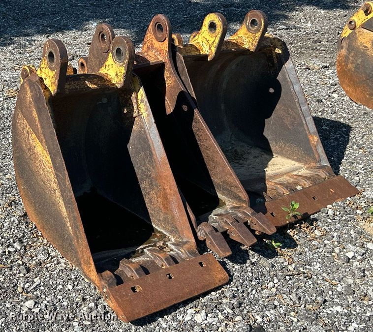 image for item EK8276 (3) backhoe buckets