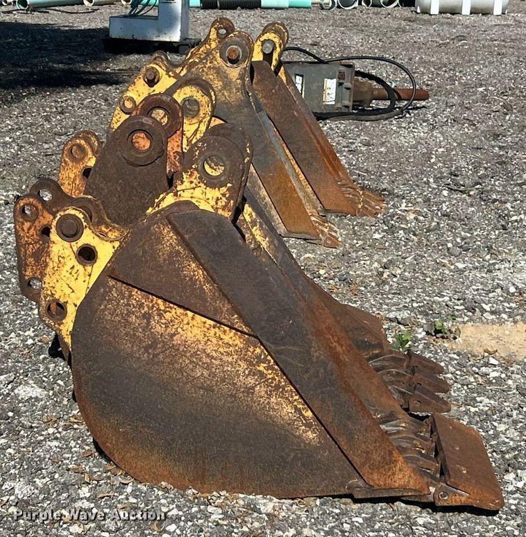 image for item EK8276 (3) backhoe buckets