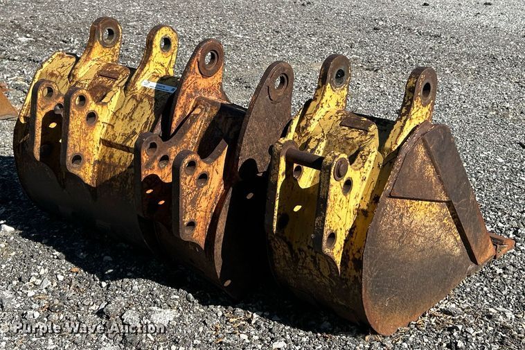 image for item EK8276 (3) backhoe buckets