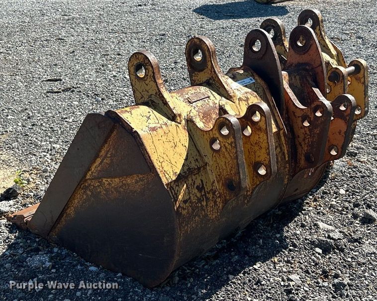 image for item EK8276 (3) backhoe buckets
