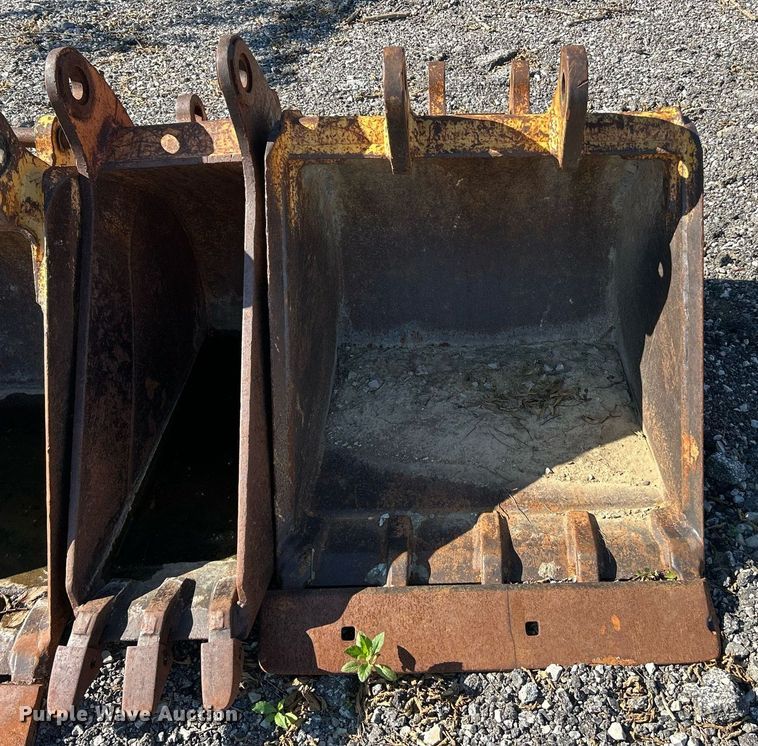 image for item EK8276 (3) backhoe buckets
