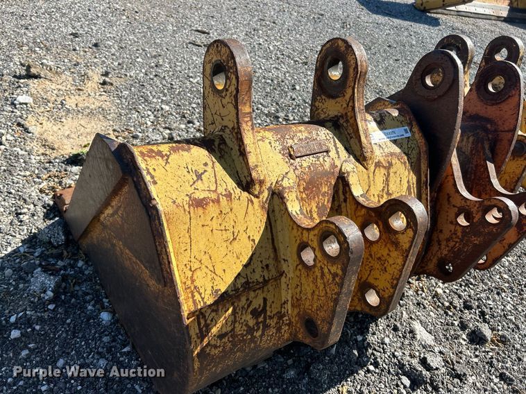 image for item EK8276 (3) backhoe buckets