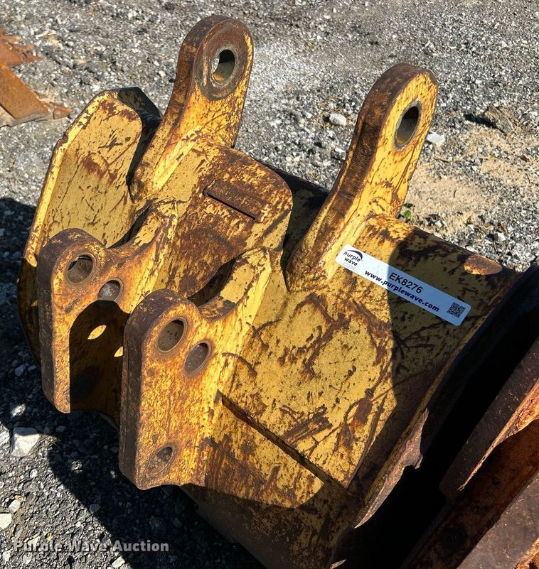 image for item EK8276 (3) backhoe buckets