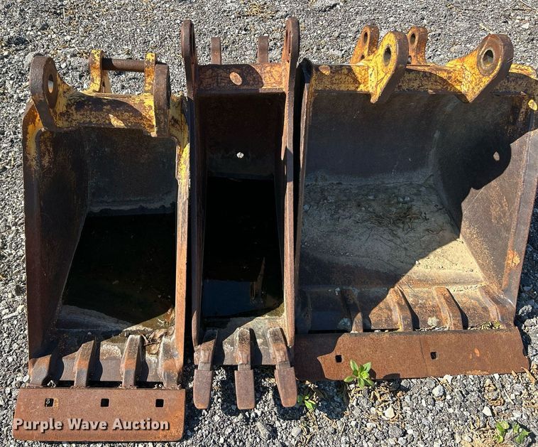 image for item EK8276 (3) backhoe buckets