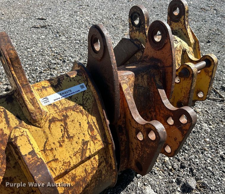 image for item EK8276 (3) backhoe buckets