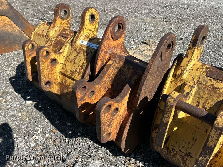 image for item EK8276 (3) backhoe buckets