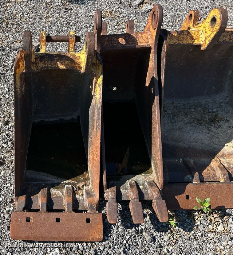 image for item EK8276 (3) backhoe buckets