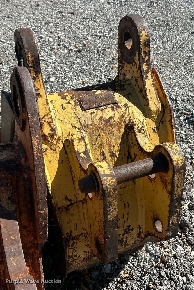 image for item EK8276 (3) backhoe buckets