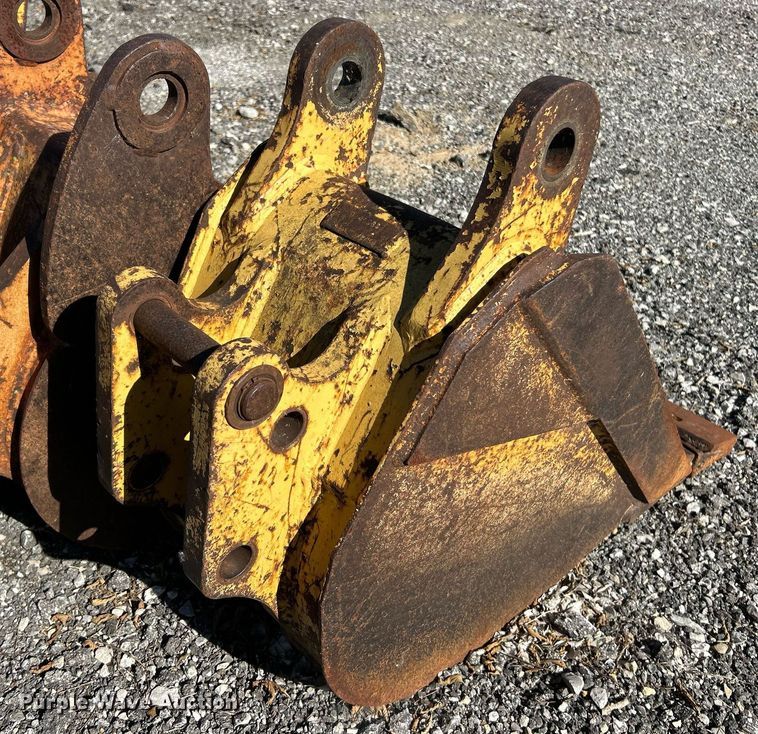 image for item EK8276 (3) backhoe buckets